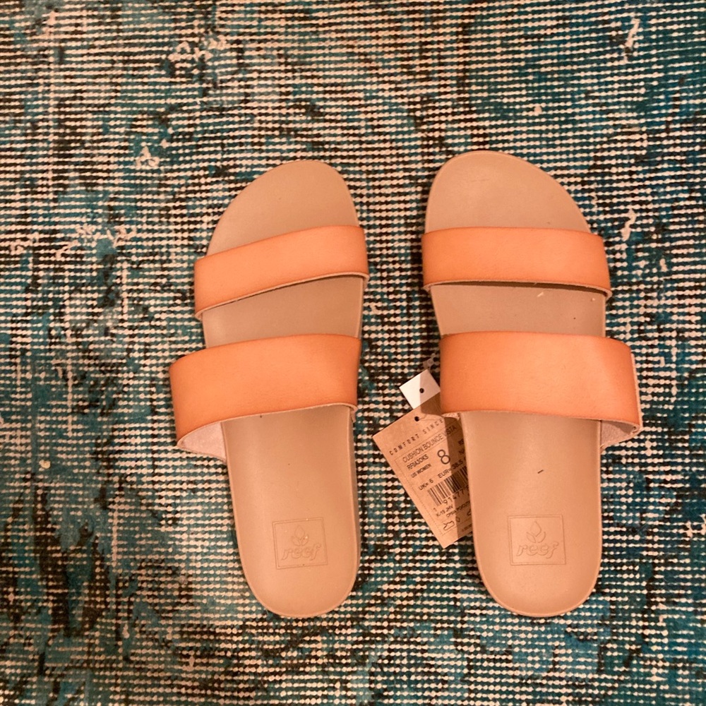 NWT Reef sandals - cushion vista